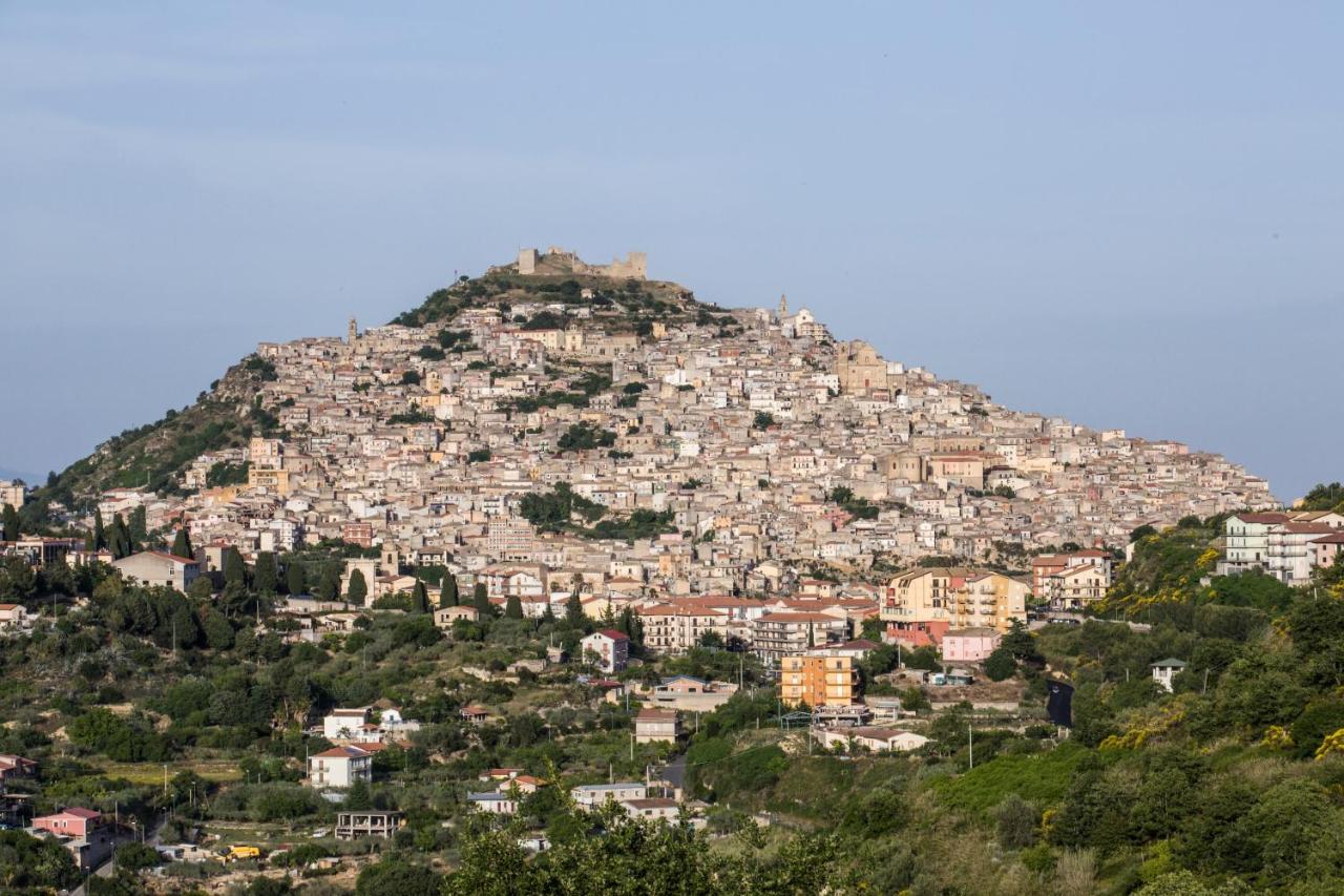 Sopra La Piazza Villa Agira Екстериор снимка